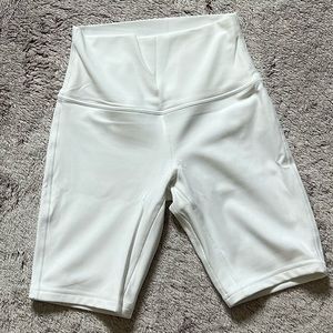 lululemon align 8" shorts - white - size 4